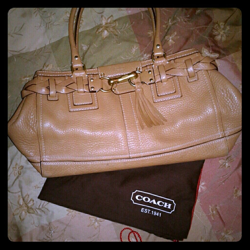 👜Gorgeous Coach Hampton braided carry all!👜